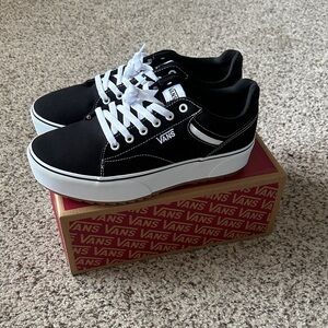 Vans Black and White Platform Low-Top Sneakers(Seldan Platform St)